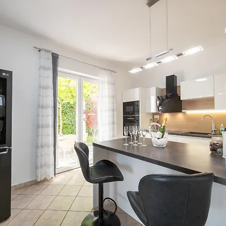 Elegant Bop Portoroz